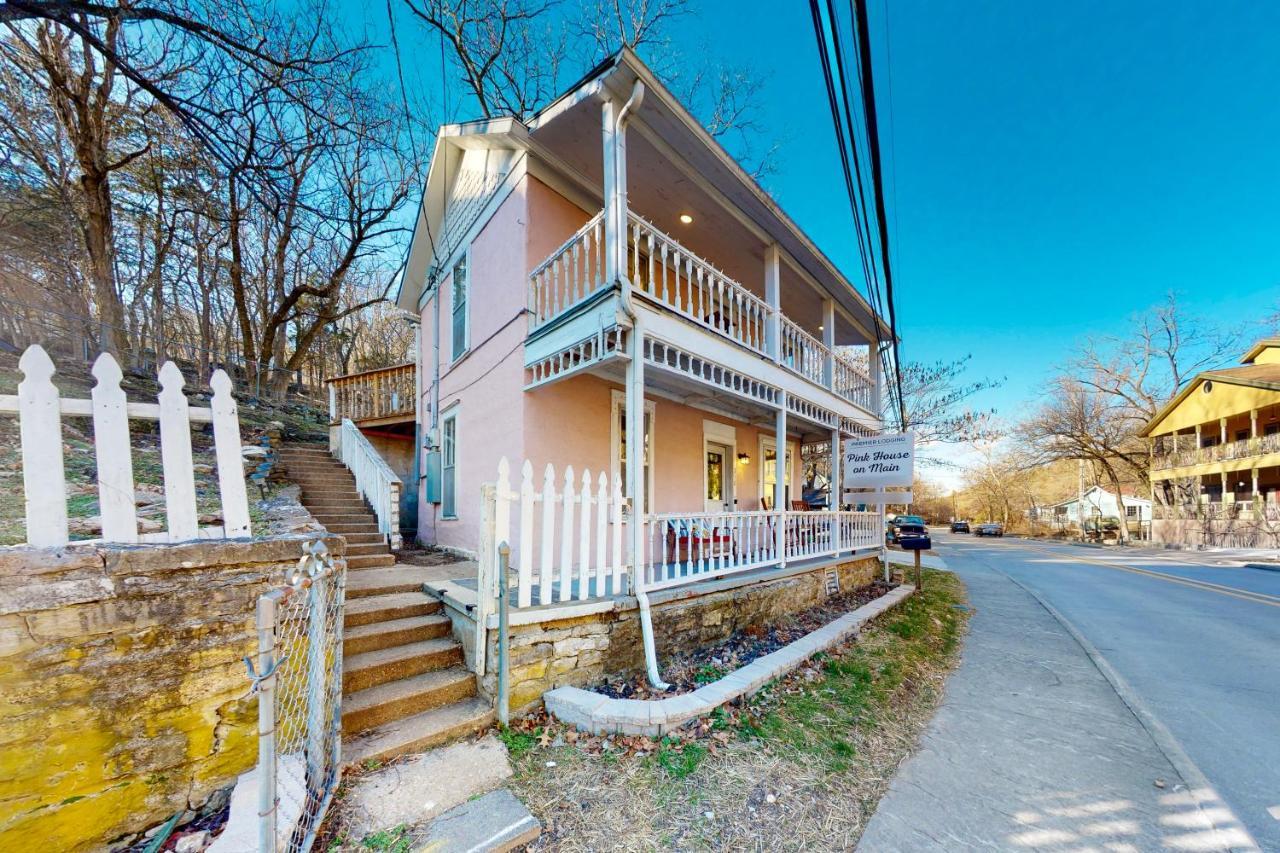 The Pink House On Main - Upper Apartment Eureka Springs Exterior photo